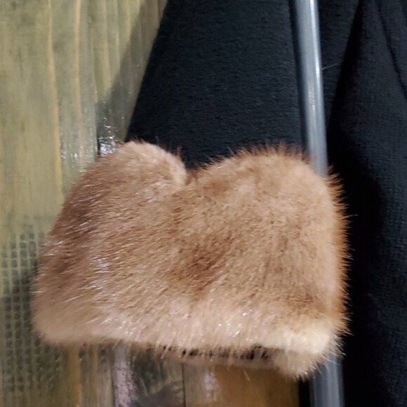 VINTAGE DEARDON BLACK LONG COAT WITH FUR COLLAR AND TRIM - Picture 3 of 16